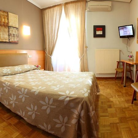 Hostal Arotza Тафалья Экстерьер фото